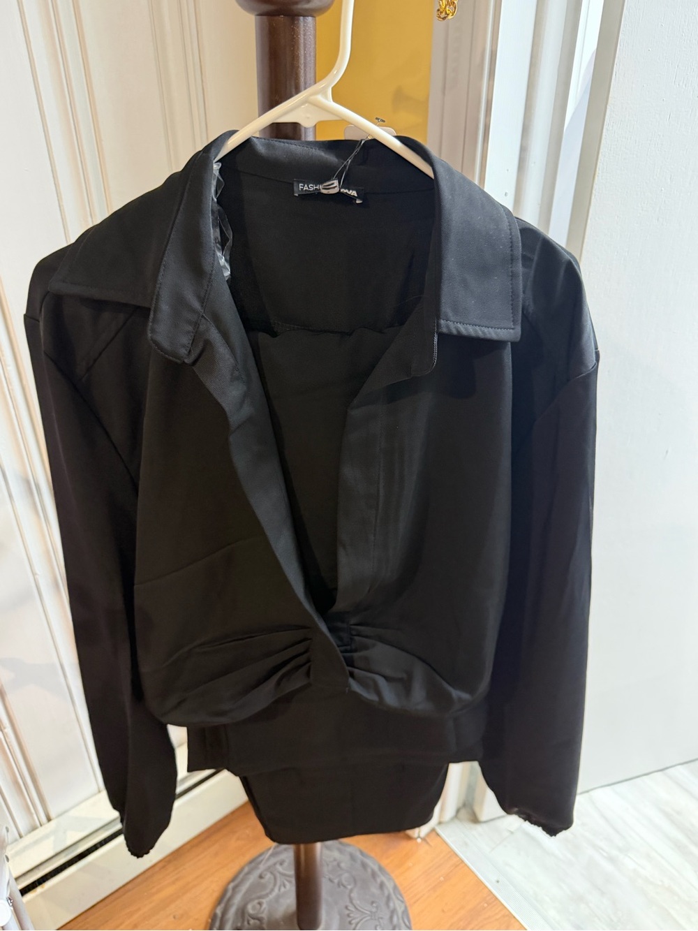 Fashion Nova Black Cropped Blazer with Gathered Waist